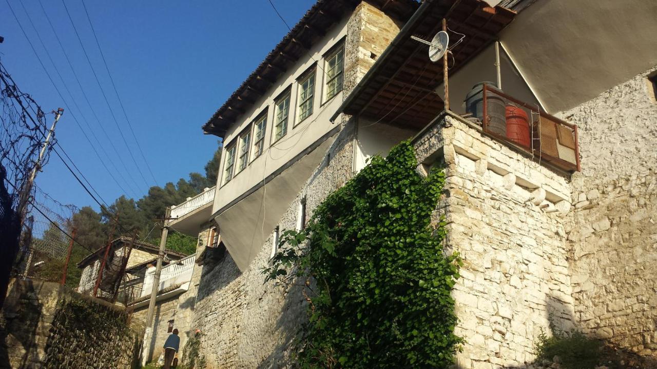 Guest House Taunus Berat Exterior foto