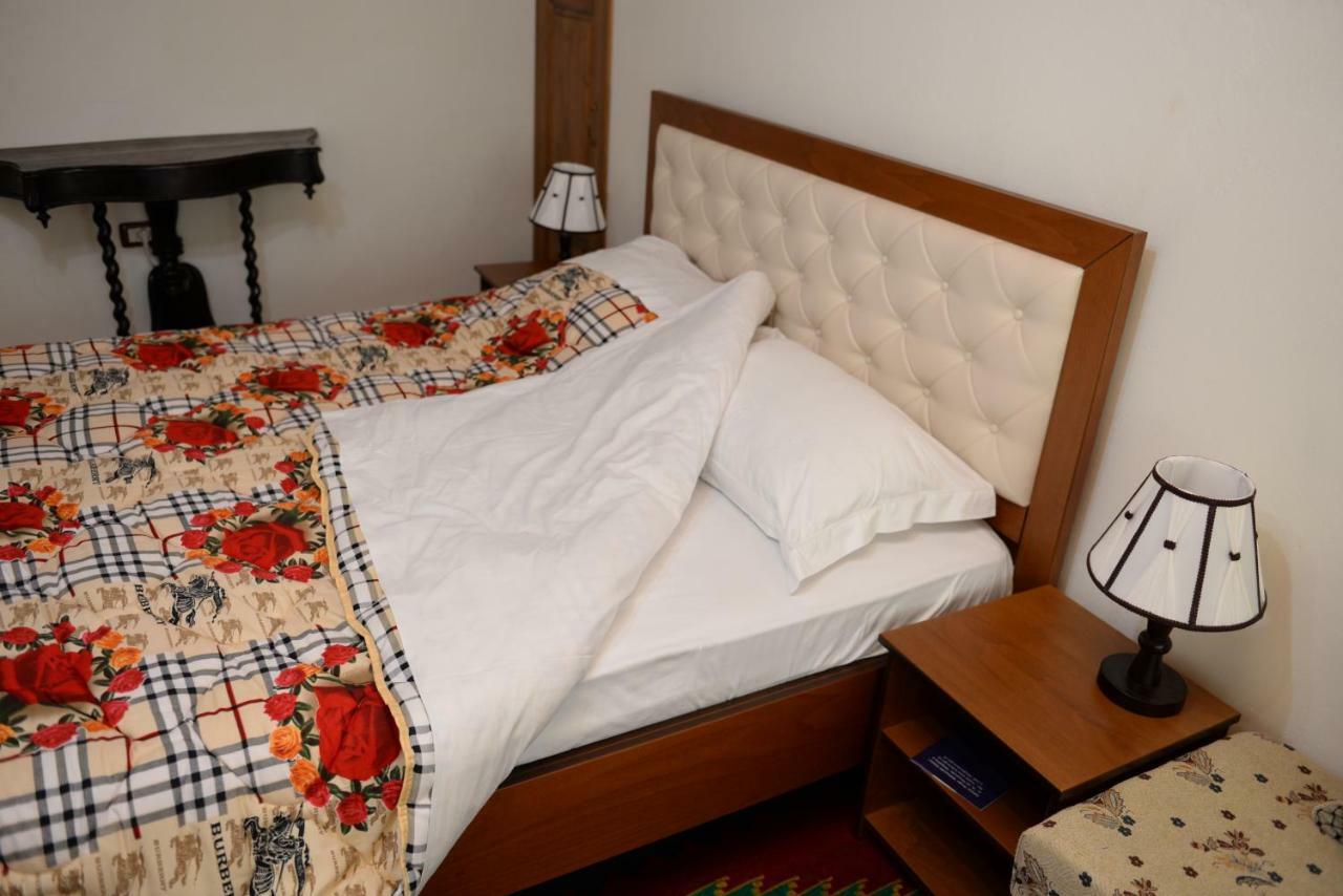 Guest House Taunus Berat Exterior foto