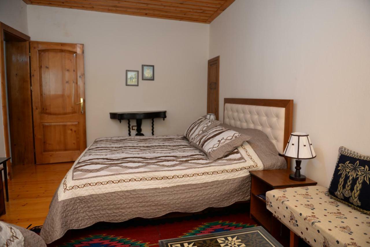 Guest House Taunus Berat Exterior foto