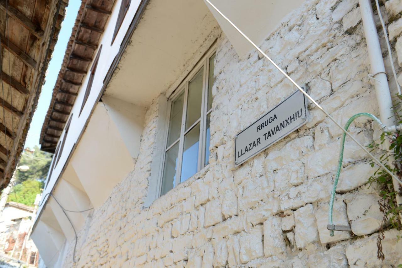 Guest House Taunus Berat Exterior foto